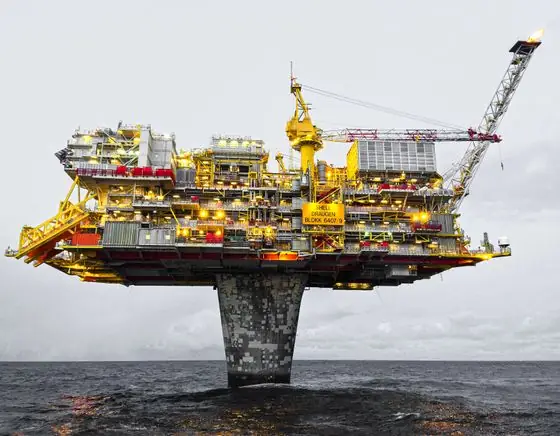 Offshore oil production platform