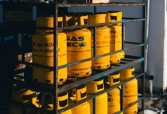 Industrial gas cylinders
